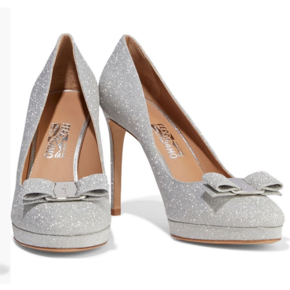 Salvatore Ferragamo HEELS - Osimoglit
Leather Slip On Pumps Heels Silver